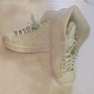 Nike Women's Light Minty Green  High-Top Sneakers